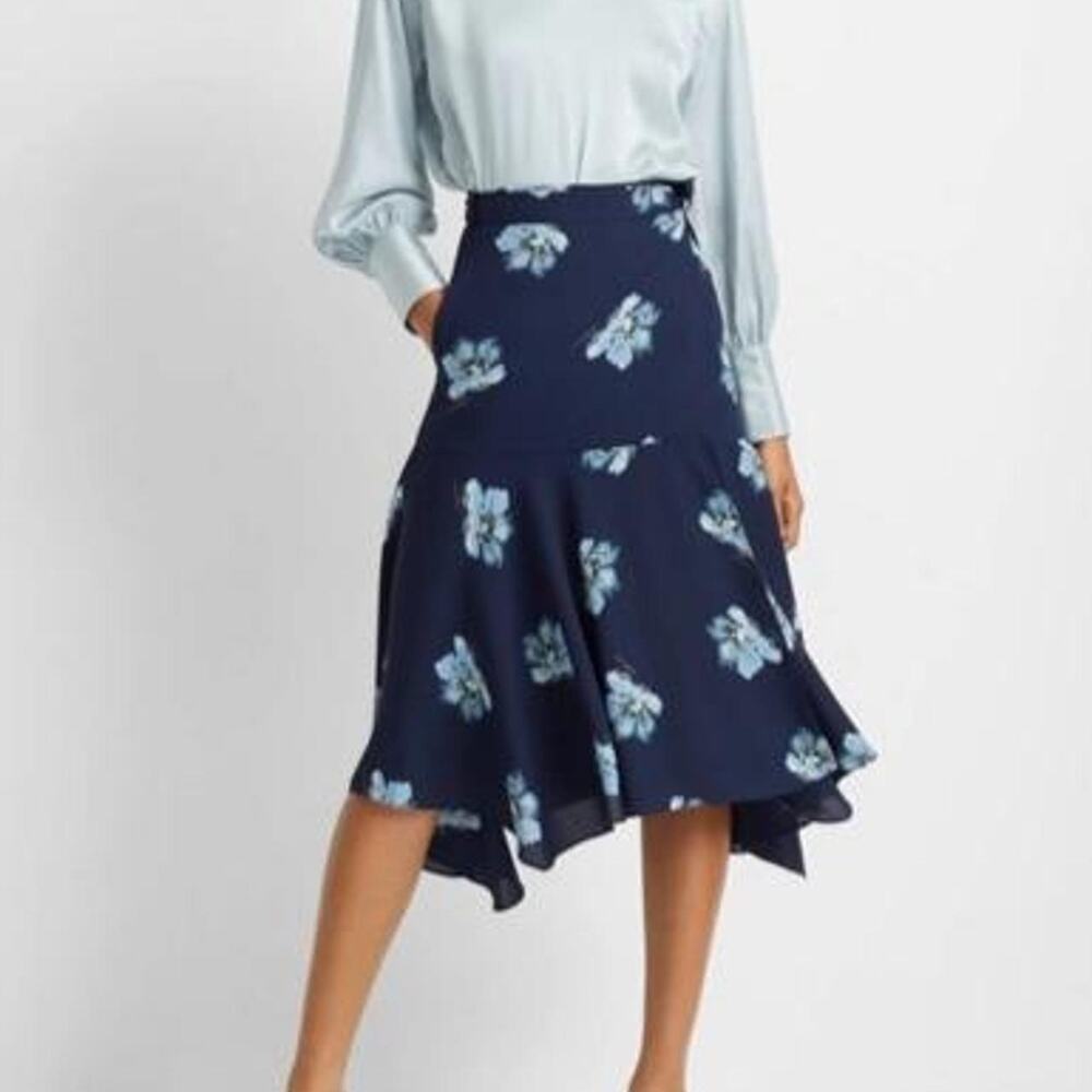 Club Monaco blue floral wrap style midi skirt with pockets. Size 4. NWT